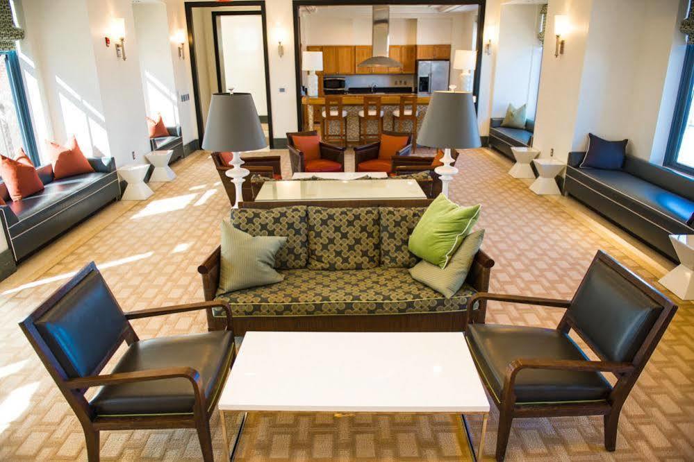 Crystal Quarters Furnished Apartments At The Gramercy Arlington Exterior foto